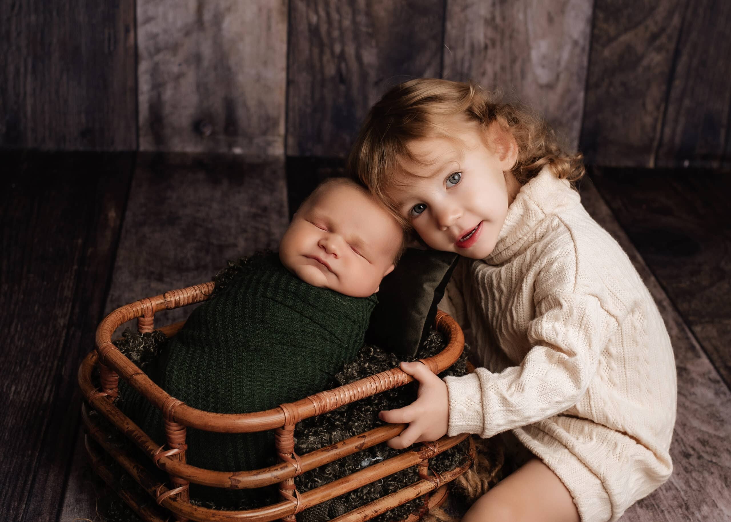 newborn photography with big sister, best newborn photographer, newborn photography, prince george bc, newborn photographer near me